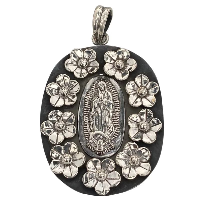 Medalla de Plata de La Virgen de Guadalupe Ovalada Rosas Grande
