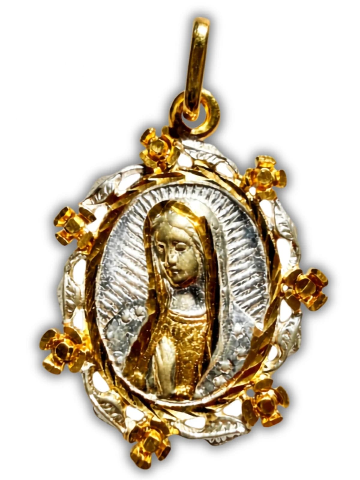 Medalla de Plata de la Virgen de Guadalupe con Rosas en Baño de Oro